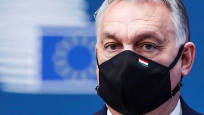 Виктор Орбан - Премьер Венгрии назвал провокацией акцию с преклонением колена в футболе - gazeta.ru - Венгрия - Будапешт - Ирландия