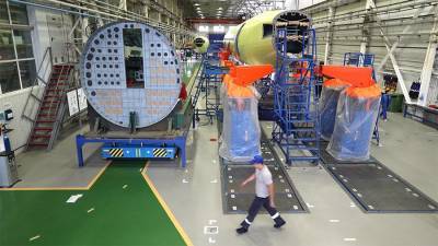 Денис Мантуров - ssj100 - Россия обсудила с Сербией вероятность поставок самолетов SSJ100 - iz.ru - Сербия