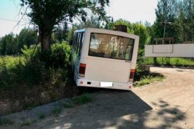 Шесть человек погибли, 15 получили травмы в результате аварии с автобусом в Свердловской области - versia.ru - Свердловская обл.