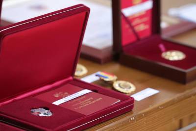Василий Голубев - Губернатор Дона в преддверии Дня России вручил жителям региона госнаграды - dontr.ru - Ростовская обл.