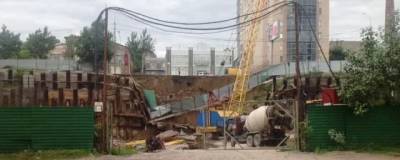 В Новосибирске на стройке около Большевистской рухнул забор - runews24.ru - Новосибирск - Новосибирская обл.