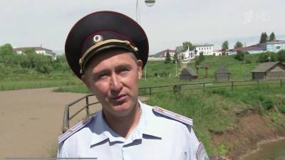 В Татарстане поощрят полицейского, который спас двух тонущих девочек - 1tv.ru - респ. Татарстан