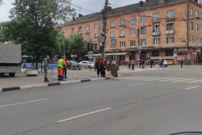 В Твери устанавливают ограждение в месте, где автобус сбил инвалида-колясочника - tver.mk.ru - Тверь