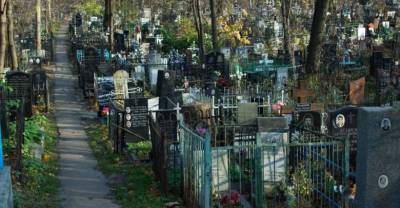 Россиянин уже 27 лет прописан на кладбище из-за очереди на жильё - reendex.ru - Долинск