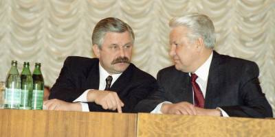 Борис Ельцин - Руцкой рассказал о загадочном иностранце, дававшем Ельцину советы перед распадом СССР - ruposters.ru - РСФСР