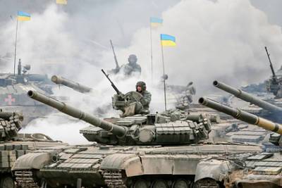 Украина стянула танки к линии разграничения в Донбассе - lenta.ru - Киев - ЛНР - Луганск