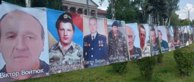 В Покровске семьи пропавших без вести на Донбассе провели акцию «Мы есть»: фото - w-n.com.ua - ДНР - Покровск - Славянск - Павлоград