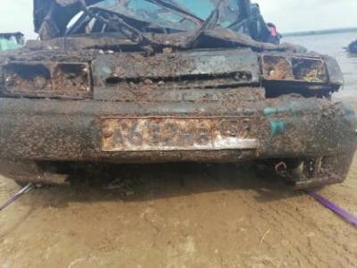 Со дна Камы подняли останки семьи и их автомобиль - 7info.ru - Пермский край