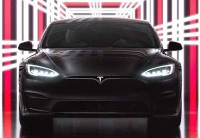 Илон Маск - Илон Маск - Tesla представила самый быстрый электромобиль (видео) - facenews.ua