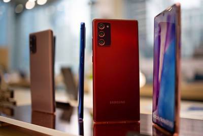 В смартфонах Samsung нашли предустановленные приложения-шпионы - lenta.ru