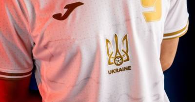 Еще одни дипломаты в Киеве надели форму сборной Украины по футболу (ФОТО) - dsnews.ua - Киев - Крым - Великобритания