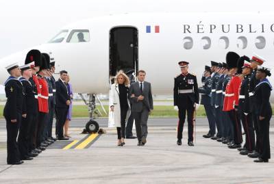 Ангела Меркель - Louis Vuitton - Брижит Макрон - Chanel - Брижит Макрон прилетела на саммит G7 в эксклюзивном пальто от Chanel - kp.ua
