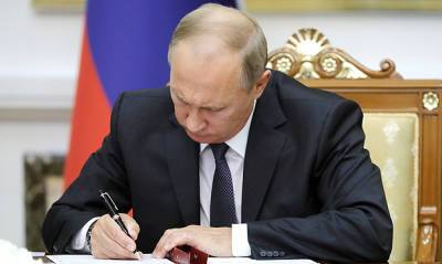 Владимир Путин - Михаил Мишустин - Владимир Путин подписал закон о полумиллионных штрафах для кредитных организаций за угрозы должникам - og.ru