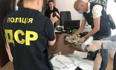 Чиновница Пенсионного фонда задержана при получении 1,7 тыс. долл. взятки на Черкасщине, - Нацполиция - novostiua.news - Черкасская обл.