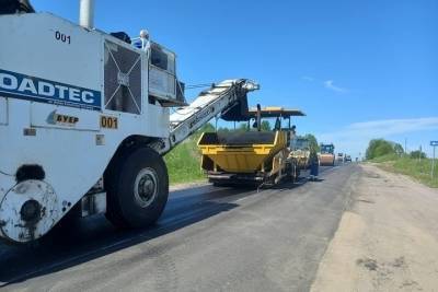 Более 60% асфальта уложили на дороге Дедовичи — Дно — Костыжицы в Дновском районе - mk-pskov.ru - Псковская обл. - Псков