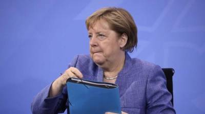 Ангела Меркель - Прилетевшей на G7 Меркель велели держать руки при себе - newzfeed.ru - Англия
