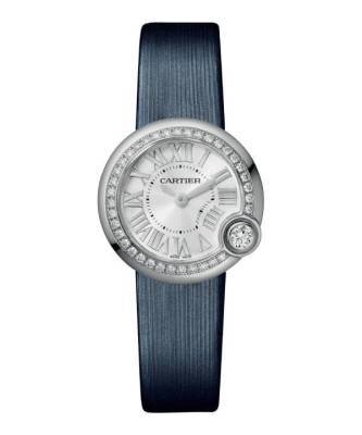 Так могут только Cartier: часы с бриллиантовым паве, драгоценной заводной головкой и кожаным ремешком, который похож на атласный - skuke.net