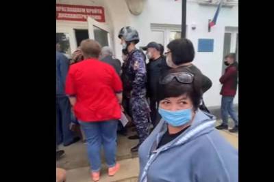 В поликлинику вызвали Росгвардию из-за взбунтовавшихся пациентов - mk.ru - Донецк - Ростовская обл.