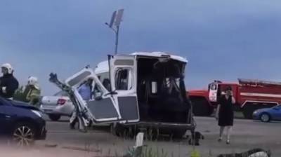 Последствия смертельного ДТП с микроавтобусом в Воронежской области сняли на видео - vestivrn.ru - Воронеж - Воронежская обл. - Луганск
