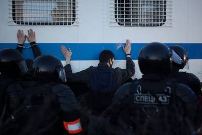 Власти РФ впервые назвали число задержанных на зимних акциях протеста — 17,6 тыс. человек - znak.com