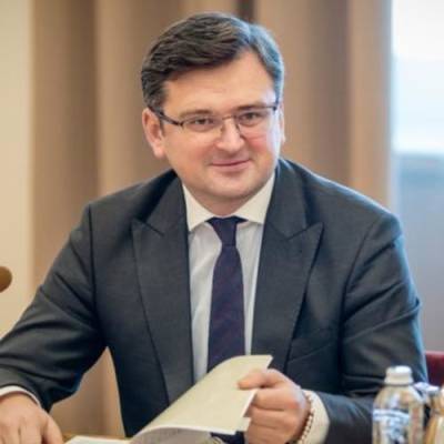 Владимир Зеленский - Владимир Путин - Денис Пушилин - Леонид Пасечник - Дмитрий Кулеба - Глава МИД Украины Дмитрий Кулеба заявил о сложности организации встречи Путина и Зеленского - argumenti.ru - Киев - ДНР - ЛНР