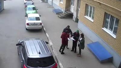 Караулят у подъездов. Как агрессивные коммунальщики держат в страхе воронежскую многоэтажку - vestivrn.ru - Воронеж
