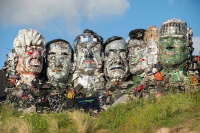 В Корнуолле появилась гигантская мусорная скульптура лидеров G7 - mk-london.co.uk - Лондон