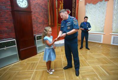 Петербургская первоклассница награждена за спасение трёхлетнего ребёнка - online47.ru - Санкт-Петербург - Севастополь