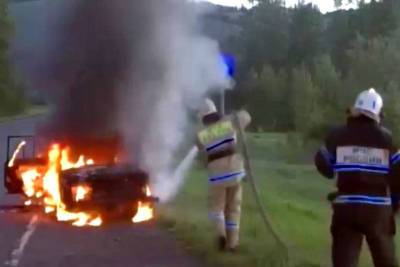 34-летний водитель сжег свою машину во время составления протокола в Красноярском крае - kras.mk.ru - Красноярский край - респ. Хакасия