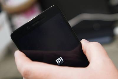 Xiaomi выпустит смартфон без единого разъема - lenta.ru