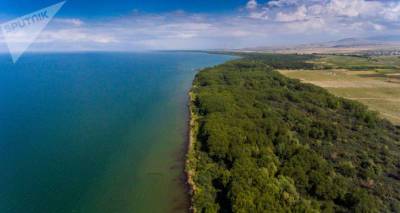 Не цветет, а уровень воды не поднялся: что происходит на самом деле с озером Севан - ru.armeniasputnik.am