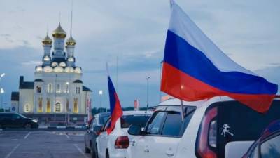 Игорь Кастюкевич - Молодежка ОНФ провела в День России флешмоб от Камчатки до Калининграда - 5-tv.ru - Красноярский край - Санкт-Петербург - Воронеж - Калининград