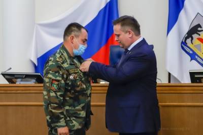 Андрей Никитин - Андрей Никитин наградил Новгородцев «За заслуги перед Отечеством» - mk.ru - Новгородская обл.