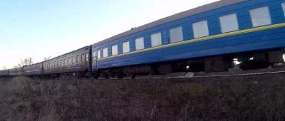 Пассажир поезда «Рахов — Киев» умер после падения с верхней полки - w-n.com.ua - Киев