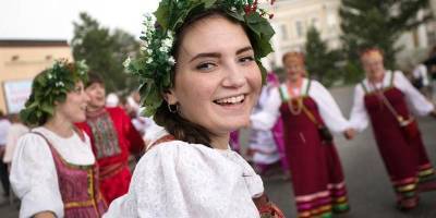 "Большая перемена" объявила конкурс хороводов в День России - ruposters.ru - РСФСР