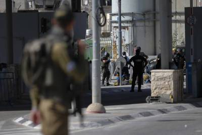 На КПП Каландия застрелили 28-летнюю палестинку с ножом - news.israelinfo.co.il - Иерусалим
