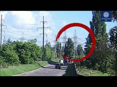 Момент падения электроопоры на Левом берегу попал на камеру (ВИДЕО) - lenta.ua - Киев - район Деснянский
