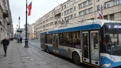 В автобусах Петербурга можно будет одной картой оплатить проезд за нескольких человек - piter.tv - Санкт-Петербург