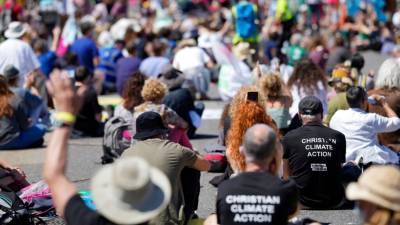 Тысячи активистов съехались в Корнуолл на акции протеста во время саммита G7 - golos-ameriki.ru - Britain - Карбис-Бэй