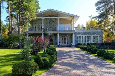 Дом за 155 миллионов рублей продают в элитном поселке в Новосибирске - novos.mk.ru - Новосибирск - район Заельцовский