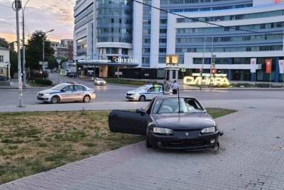 Ночью нетрезвый водитель допустил наезд на двух пешеходов в центре Екатеринбурга - eburg.mk.ru - Екатеринбург - Люксембург