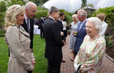 Елизавета II - принц Чарльз - Камилла - Джо Байден - Джо Байден нарушил королевский протокол на саммите G7 - govoritmoskva.ru - Англия