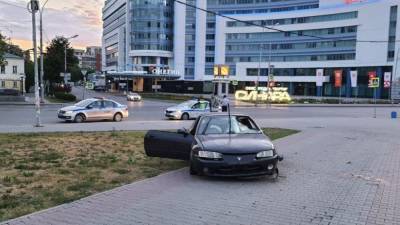 В центре Екатеринбурга пьяный водитель сбил двух пешеходов (ФОТО) - newdaynews.ru - Екатеринбург - Люксембург