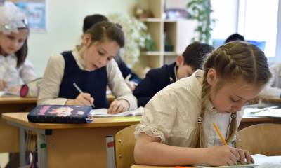 Стало известно, когда родители школьников смогут обратиться за выплатами в 10 тысяч рублей - gubdaily.ru