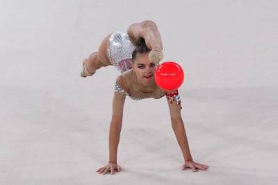 Лина Ашрам - Дина Аверина - Дина Аверина выиграла золото чемпионата Европы по гимнастике в упражнении с обручем - vm.ru - Болгария