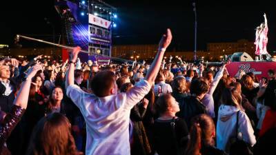 Общегородской выпускной для школьников в Парке Горького в Москве отменен - mir24.tv - Москва