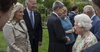 Елизавета II - принц Чарльз - Камилла - Джо Байден - Байден нарушил королевский протокол во время встречи с Елизаветой II на саммите G7 (фото) - focus.ua - Англия - Великобритания