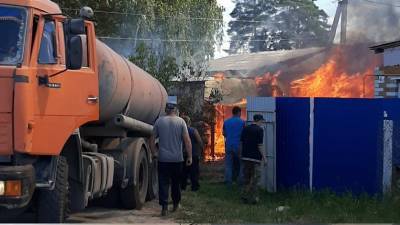 Водитель ассенизатора помогал тушить пожар в тюменской деревне - nashgorod.ru - Тюменская обл.