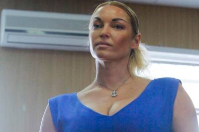 Балерина Анастасия Волочкова - Волочкова решила сдать квартиру в аренду и нарвалась на гастарбайтеров - mk.ru - Санкт-Петербург