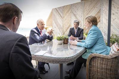 Борис Джонсон - Елизавета II - Лидеры стран G7 на саммите в Корнуолле нарушили антиковидные ограничения - tvc.ru